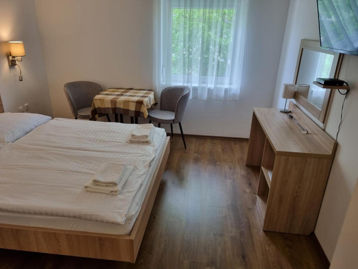 Adam Apartmanhaz Siófok Pokoj fotografie