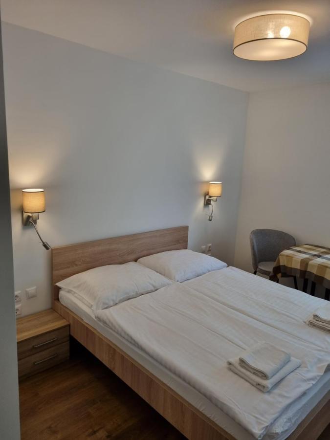 Adam Apartmanhaz Siófok Pokoj fotografie