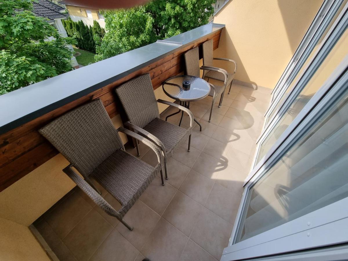 Adam Apartmanhaz Siófok Pokoj fotografie