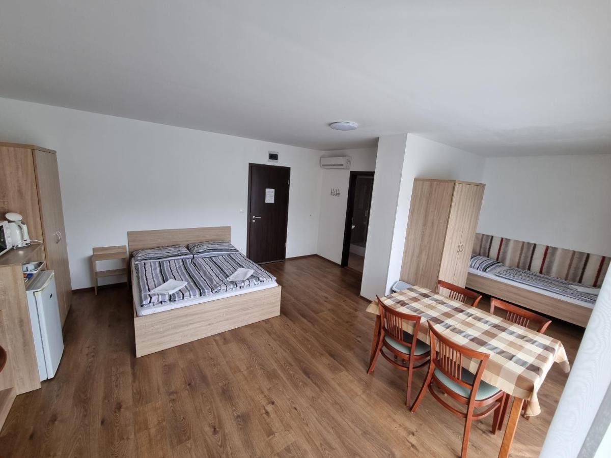 Adam Apartmanhaz Siófok Pokoj fotografie