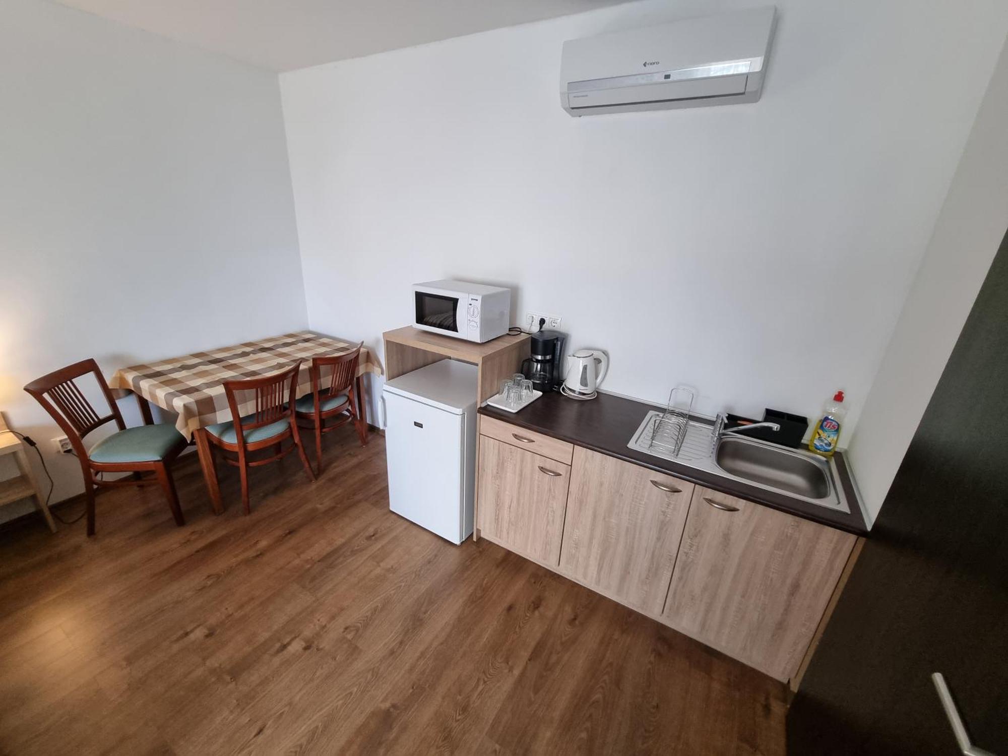 Adam Apartmanhaz Siófok Pokoj fotografie