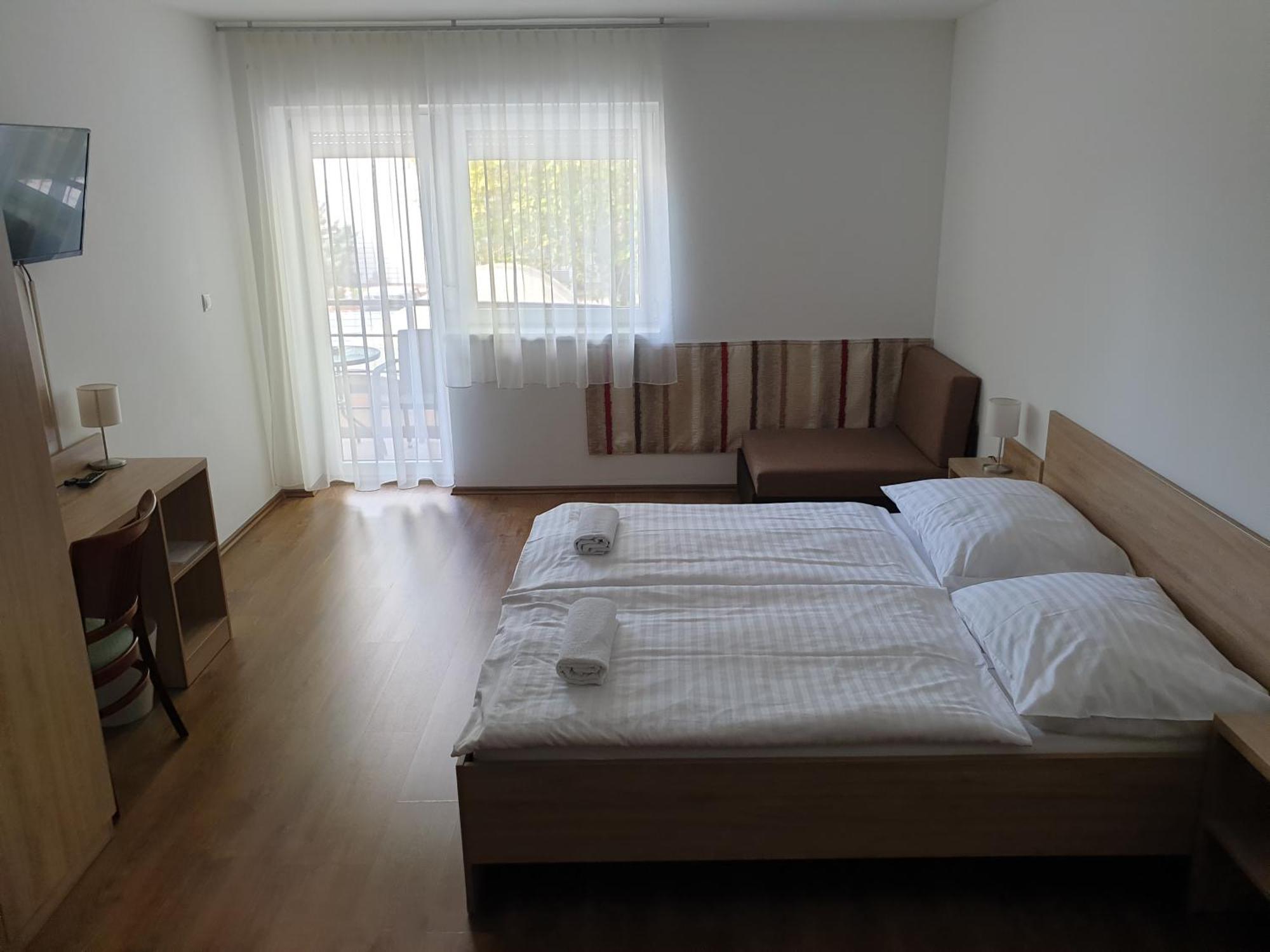 Adam Apartmanhaz Siófok Pokoj fotografie