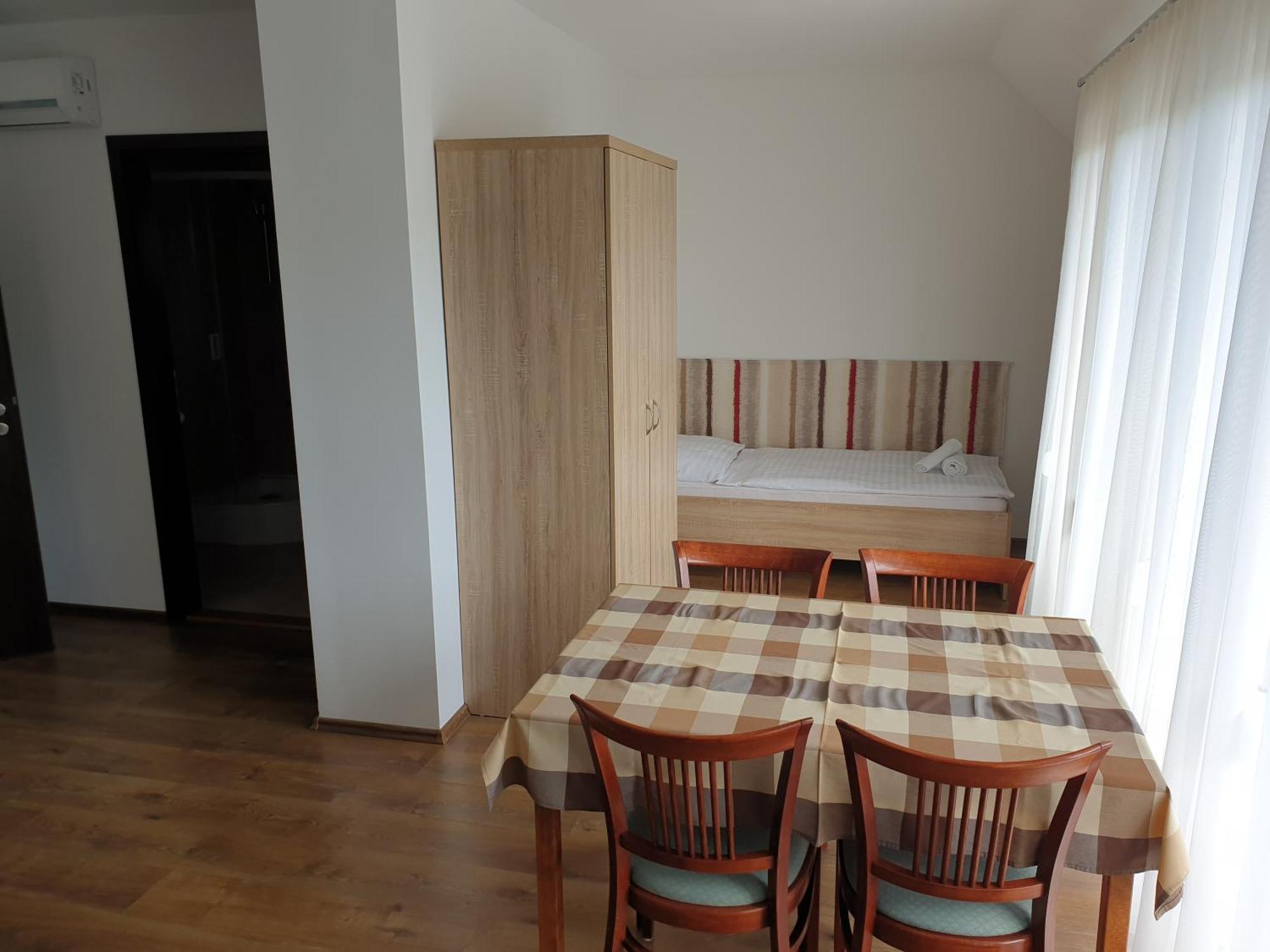 Adam Apartmanhaz Siófok Pokoj fotografie