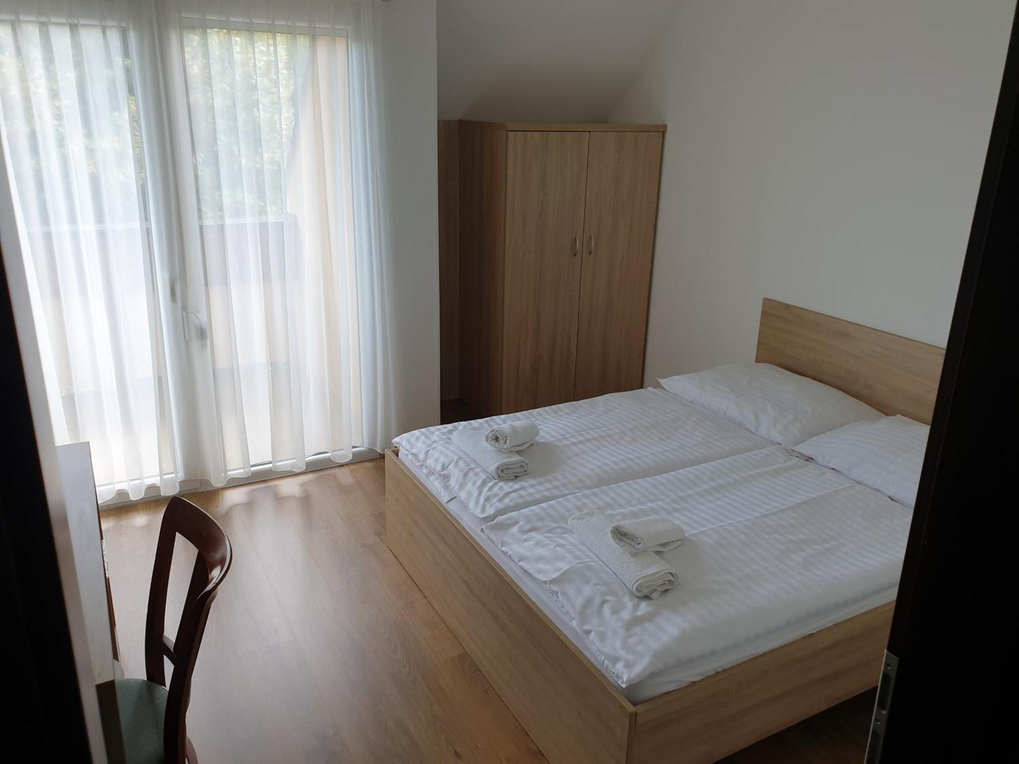 Adam Apartmanhaz Siófok Pokoj fotografie