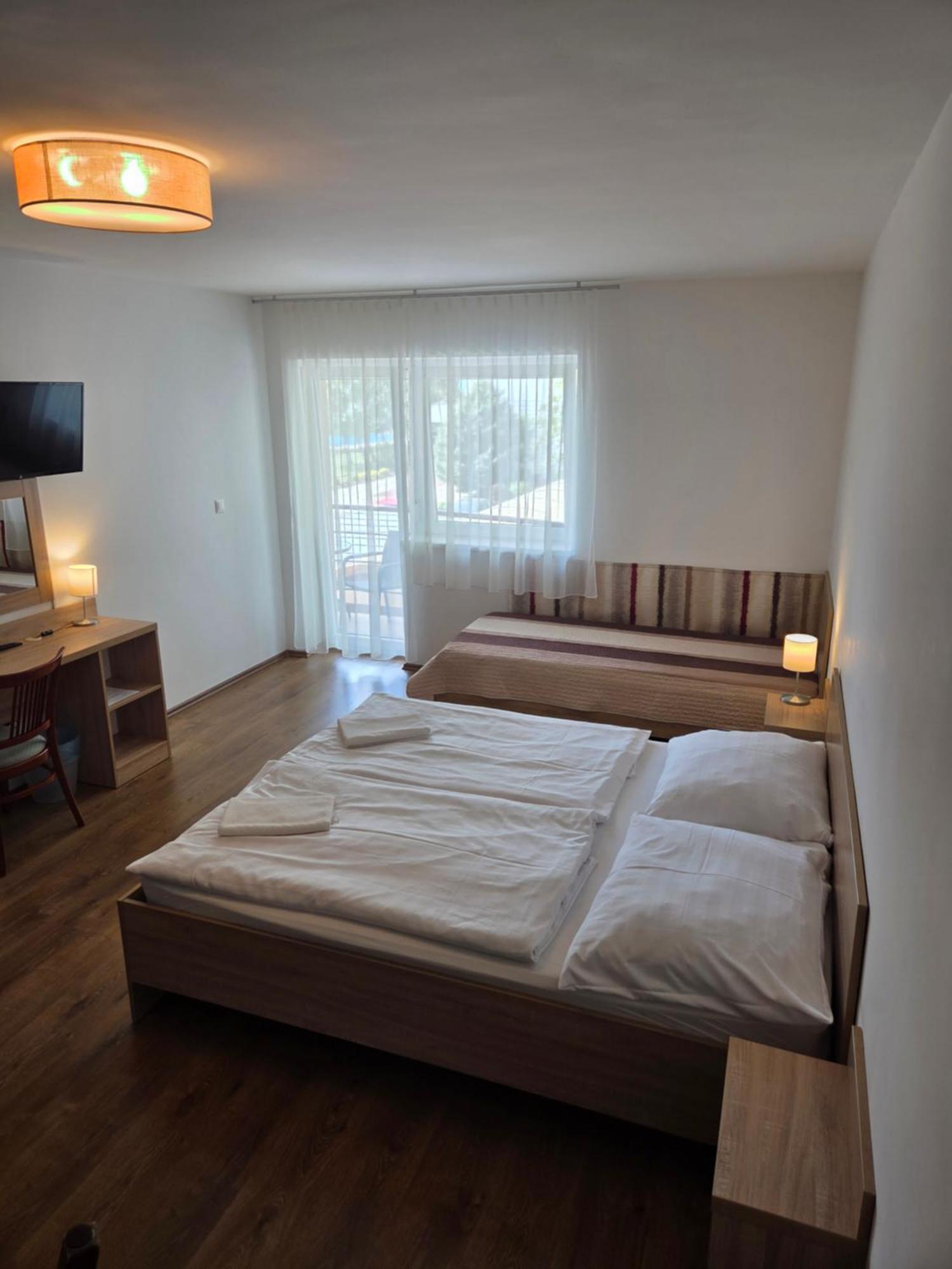 Adam Apartmanhaz Siófok Exteriér fotografie