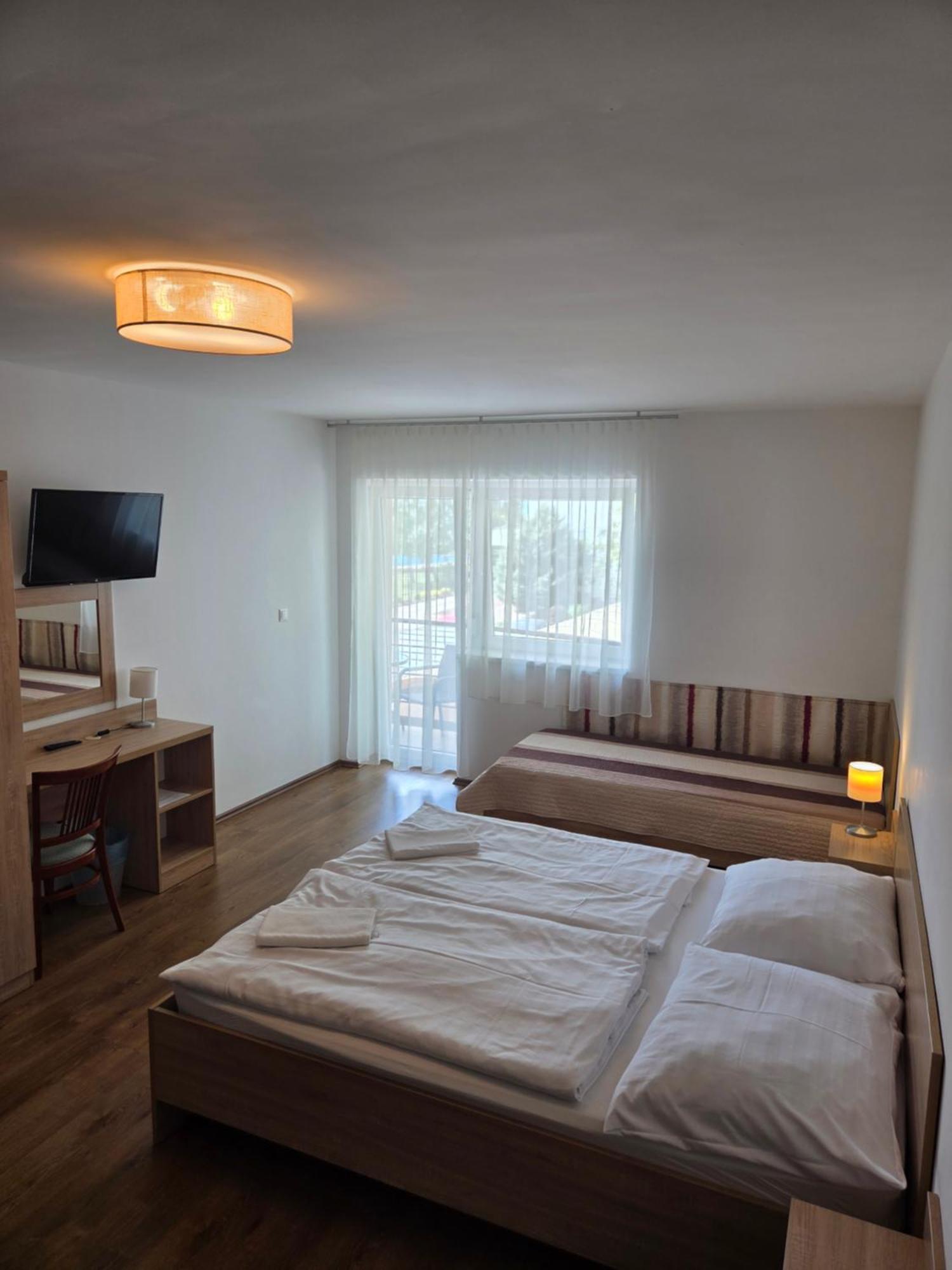 Adam Apartmanhaz Siófok Exteriér fotografie